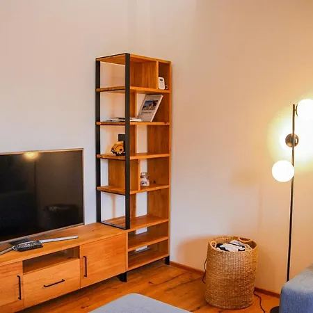 Apartment Trio - Kollar *